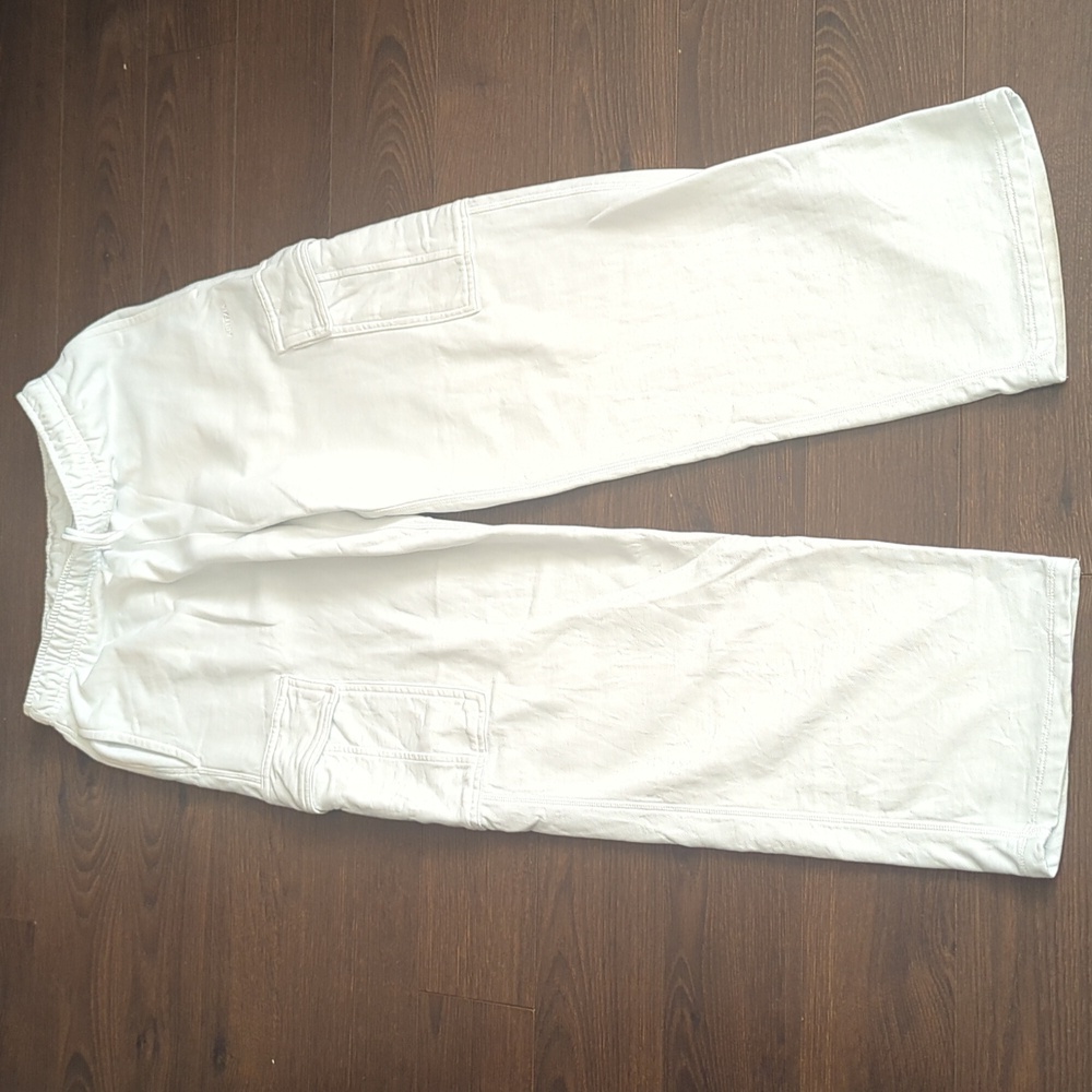 Aritzia Wide Leg Pants in White - Picture 9 of 16